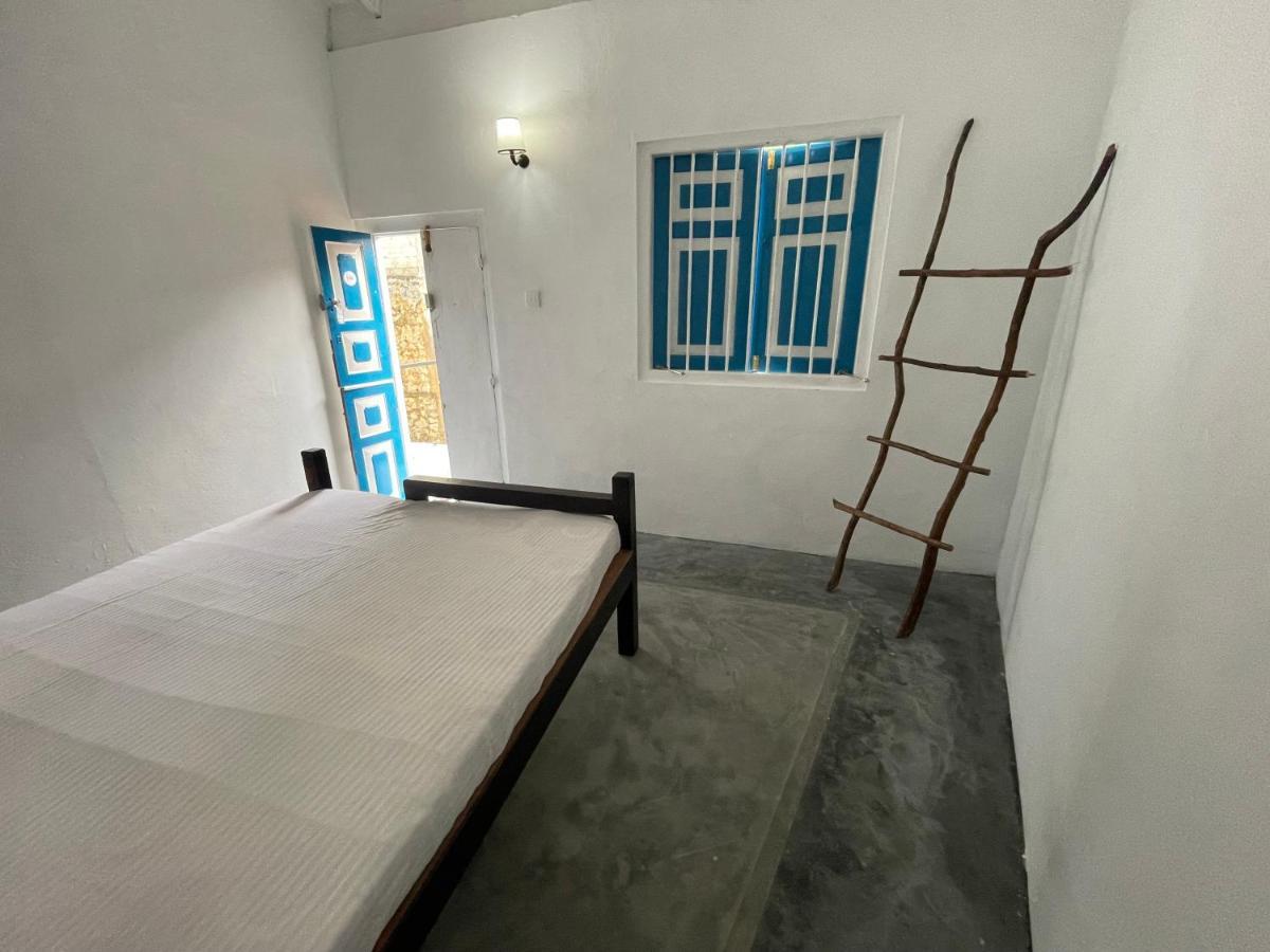 Bunk 15 Hiriketiya Vandrarhem Dikwella Exteriör bild