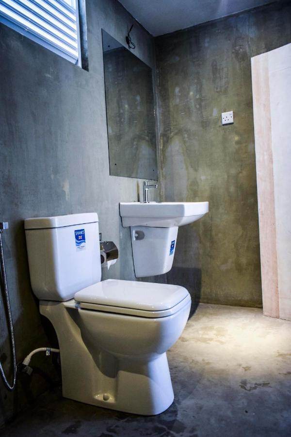 Bunk 15 Hiriketiya Vandrarhem Dikwella Exteriör bild