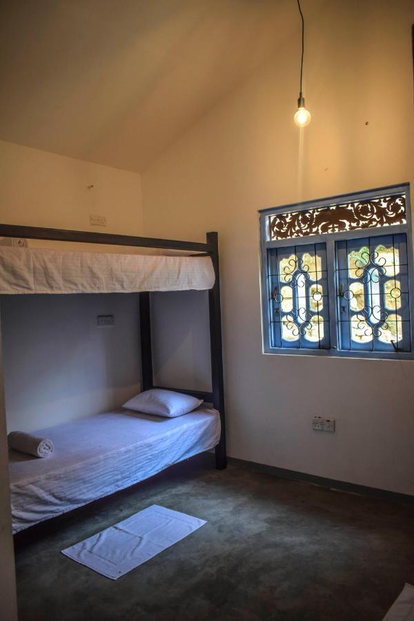 Bunk 15 Hiriketiya Vandrarhem Dikwella Exteriör bild