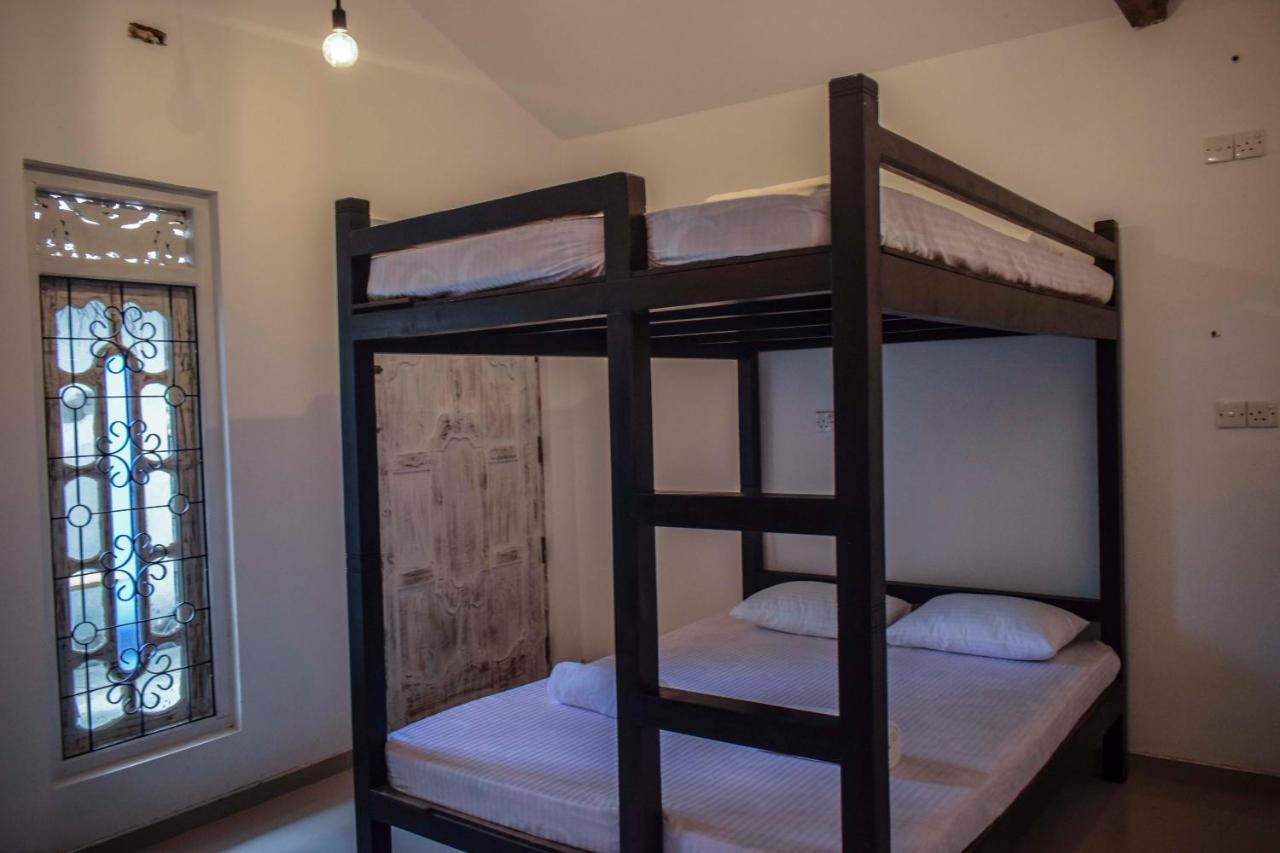 Bunk 15 Hiriketiya Vandrarhem Dikwella Exteriör bild